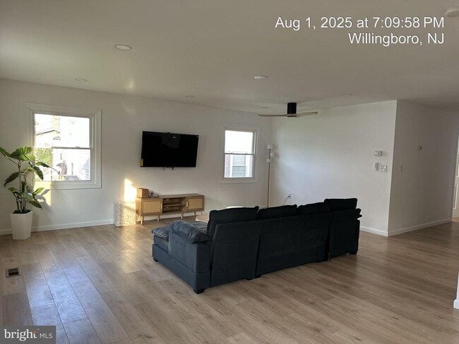 Building Photo - 29 Hinsdale Ln