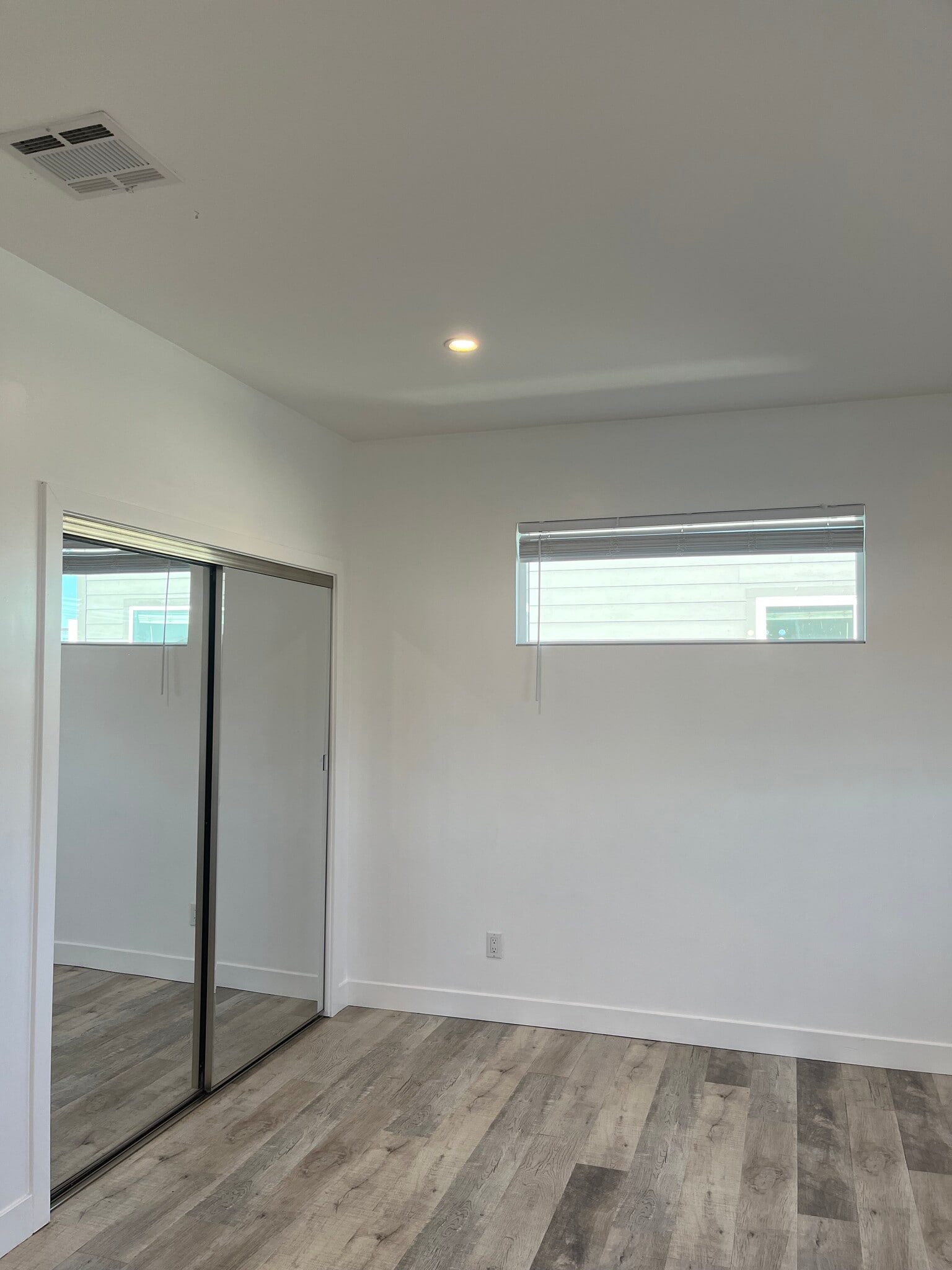 Building Photo - 642 N Manhattan Pl