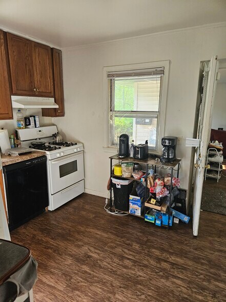 Kitchen 1 - 329 W Benton St