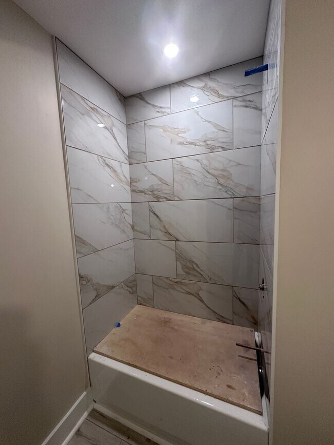 Building Photo - 824 E High St