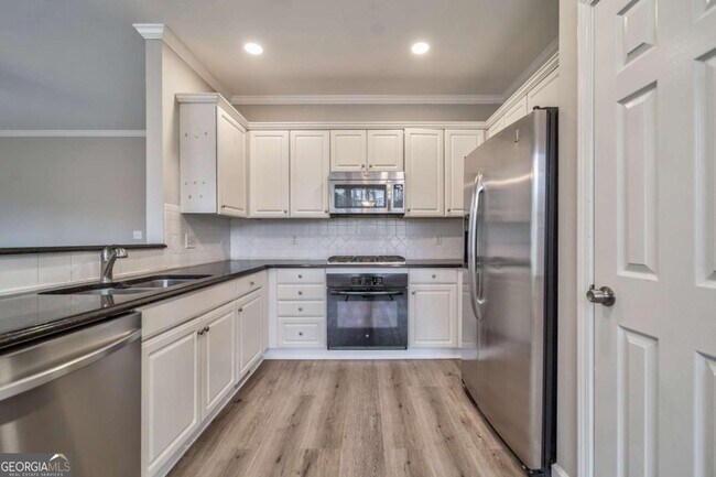 Building Photo - 2011 Town Lake Hills W