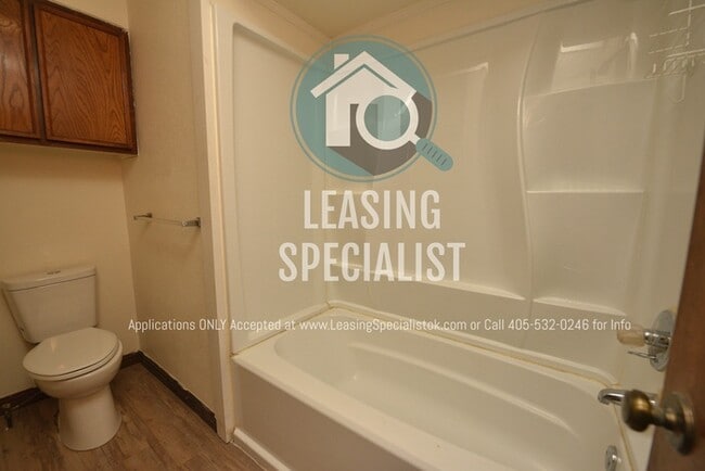 Building Photo - Central Norman 3 Bed 3 Bath MOVE IN SPECIA...