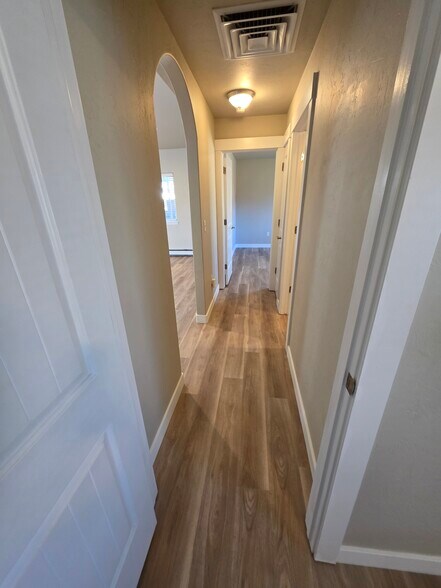 Building Photo - 308 N Mulberry St