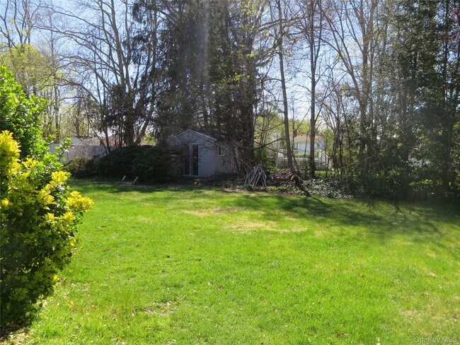 Building Photo - 327 Town Line Rd