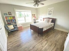 Building Photo - 248 Bluegrass Dr