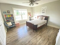 Building Photo - 248 Bluegrass Dr