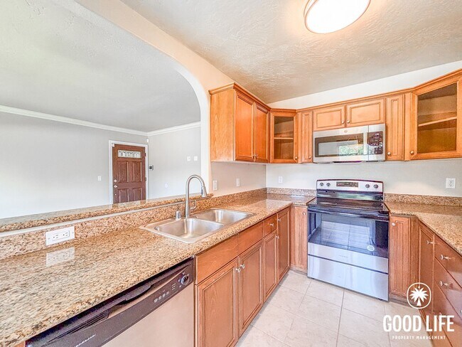 Building Photo - SD: Charming 2BD/1BA 2nd Floor Condo in El Cajon W/ A/C Unit, W/D, & 2 Reserved Parking Spots!