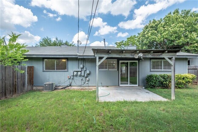 Building Photo - 2311 Singletree Ave