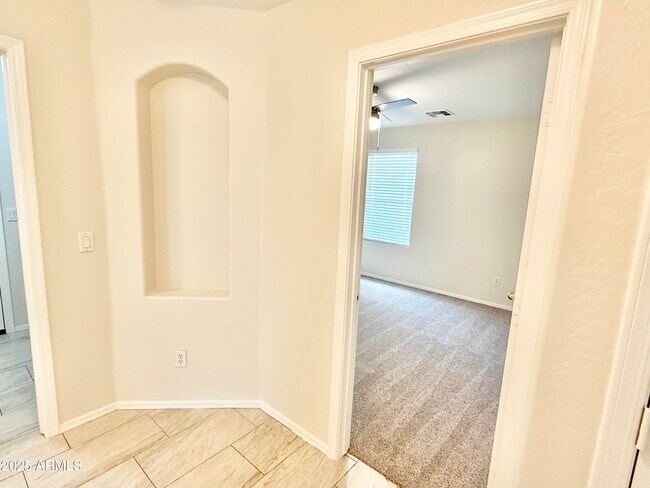 Building Photo - 13927 W Port Royale Ln