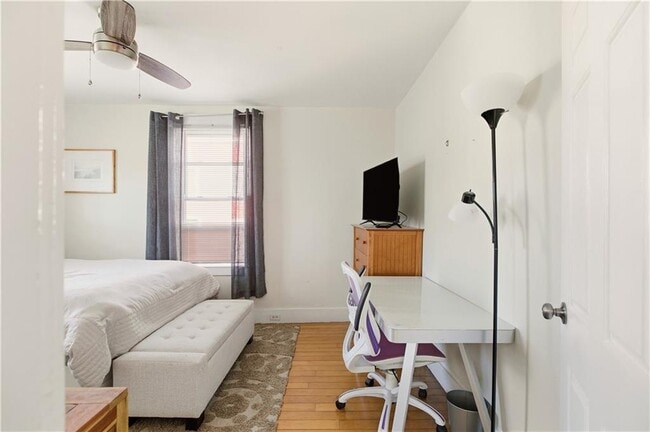 Building Photo - 13 Holland St