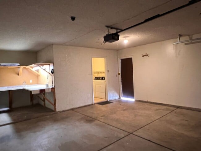 Building Photo - Low-Maintenance Living with Private Pool i...