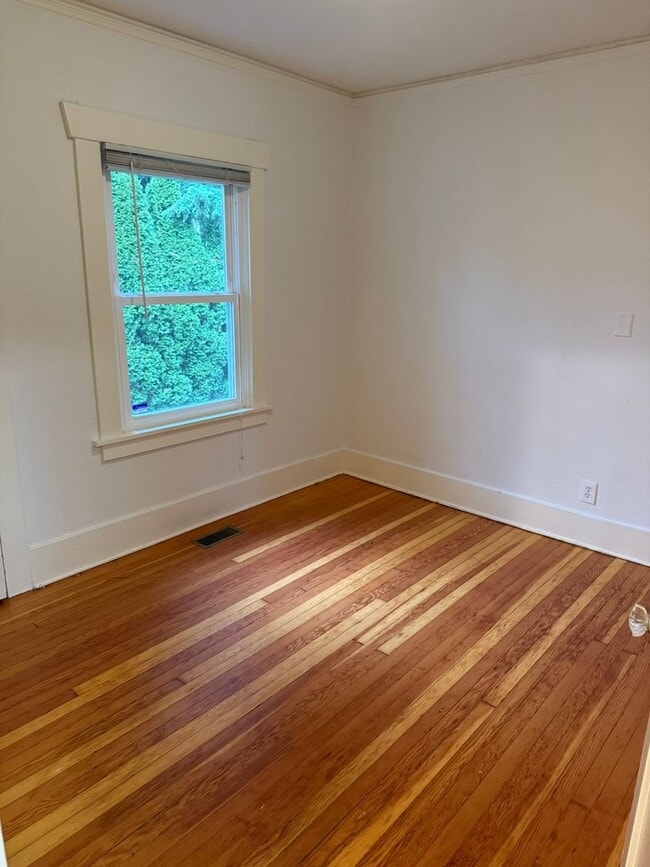 Building Photo - Overlook Bungalow