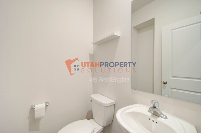 Building Photo - 2697 N Snowberry Dr
