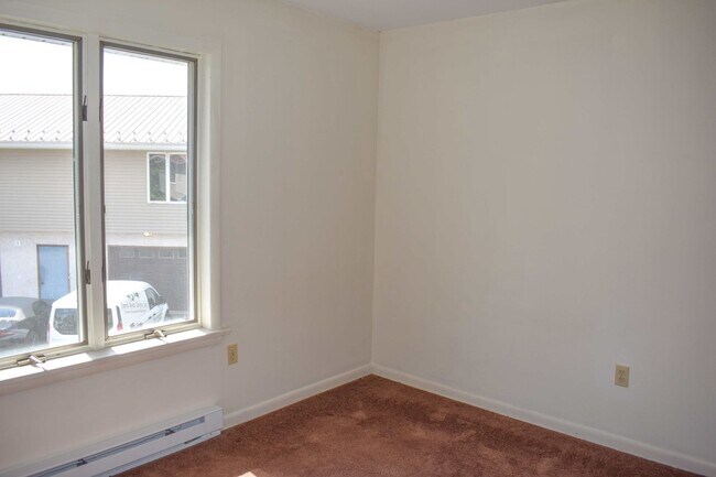 Building Photo - Second Floor - Two Bedroom with Garage in Jersey Shore