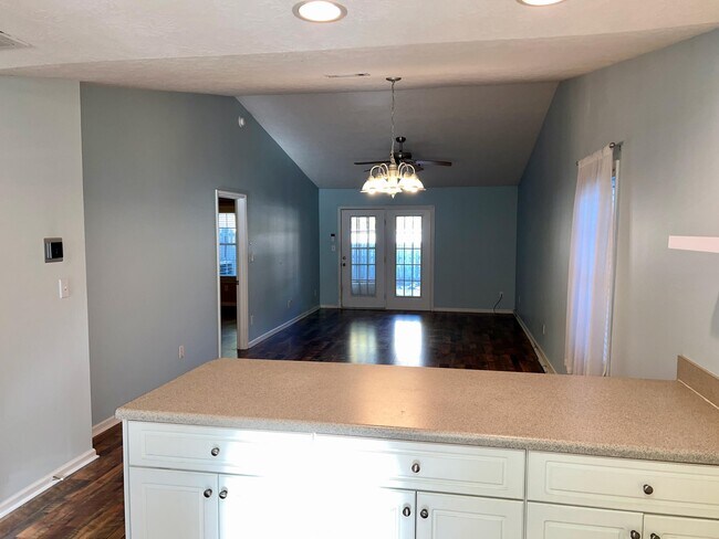 Building Photo - 111 Bennington Ln