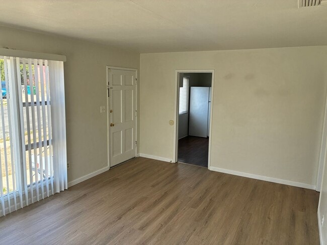 Building Photo - Centrally Located 3/1