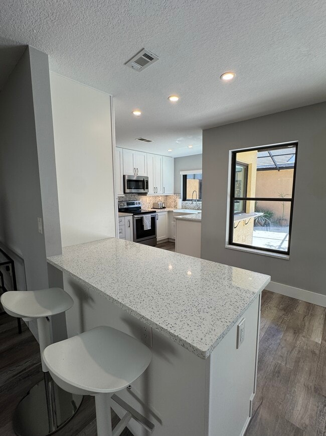 Building Photo - 3955 Glen Oaks Manor Dr
