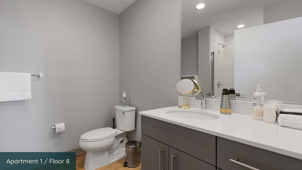 Building Photo - 851 W Blackhawk St