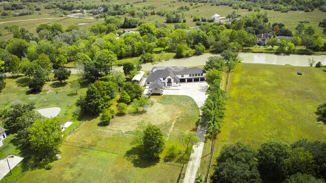 Building Photo - 9108 Quail Ridge Dr
