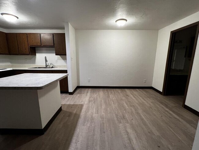 Building Photo - 2730 Humboldt Rd