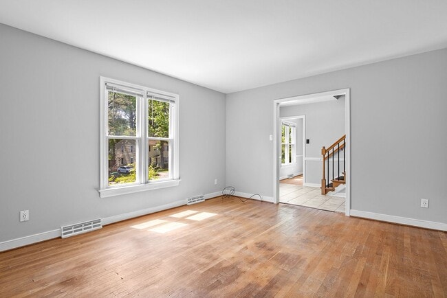 Building Photo - $2,500 / 3 br / 3 ba / 1,750 sqft