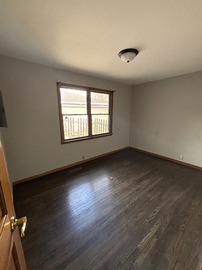 Building Photo - 118 Hazard Rd