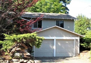 Building Photo - 4 bedroom in Bellevue WA 98008