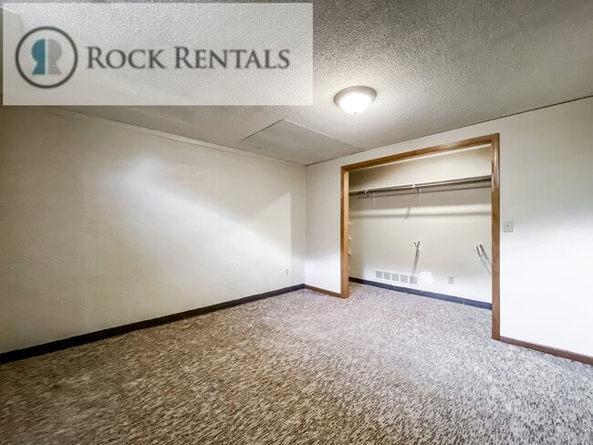 Building Photo - 903 E 24th Ave