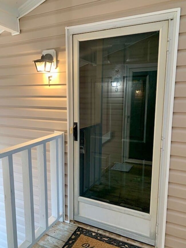 Building Photo - Adorable 2 bedroom 1 bath Condominium in C...