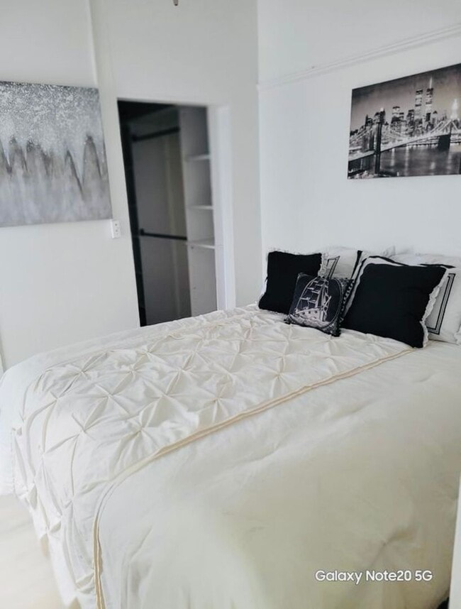 Building Photo - Free Rent until FEBRUARY 2026! Brand new" Cottage!  1-BR + den, totally remodeled!