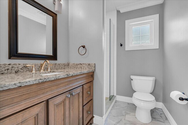 Building Photo - 203 Curry Ave