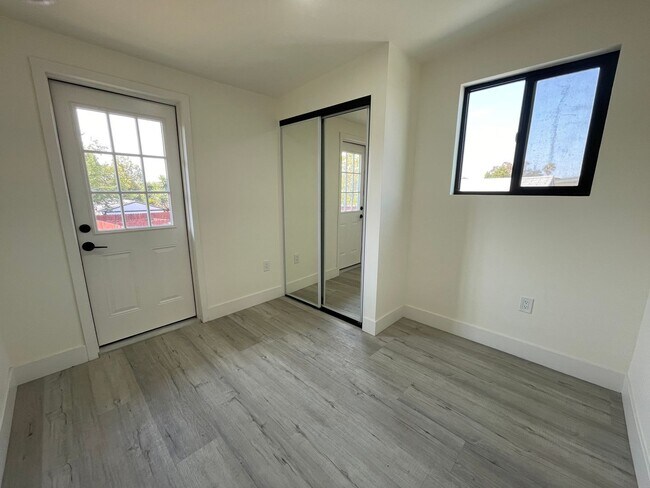 Building Photo - 1846 Klauber Ave