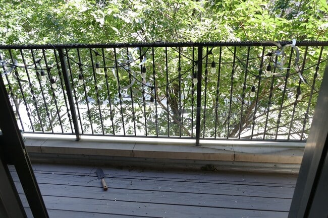 Building Photo - 3024 N Sheffield Ave