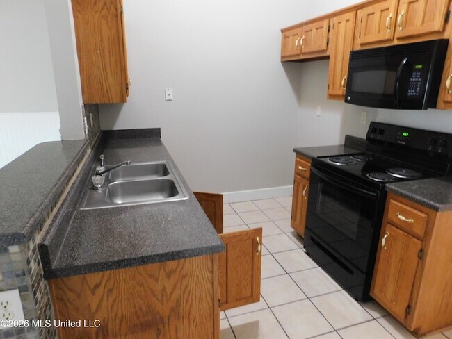 Building Photo - 5539 Bradley Dr