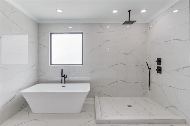 Building Photo - 37 Deer Cyn Dr