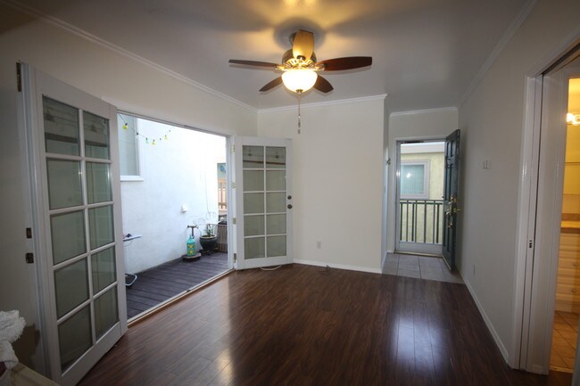 Building Photo - 206 41st St