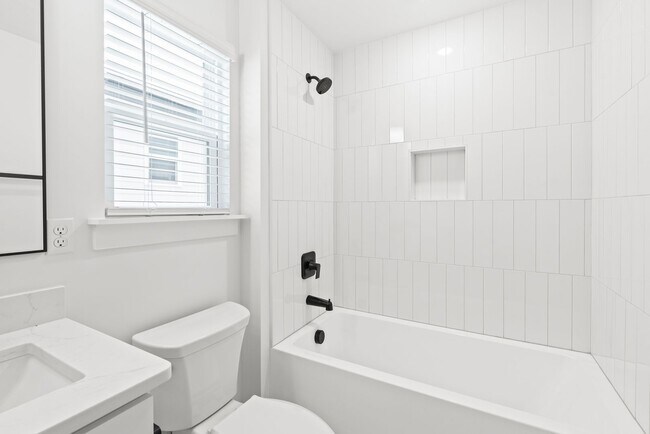 Building Photo - Move-in Ready Townhome in Westerly Hills