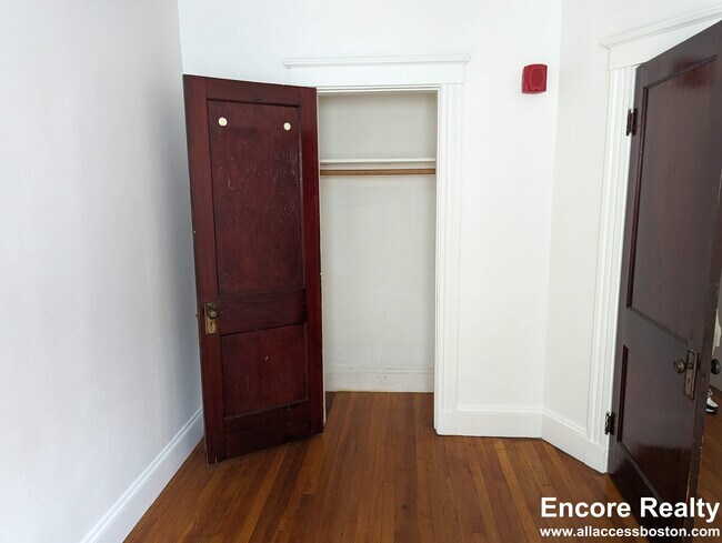 Building Photo - 120 Summer St