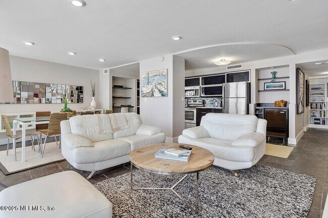 Building Photo - 1601 Ocean Dr S