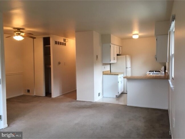 Building Photo - 2410 David Dr