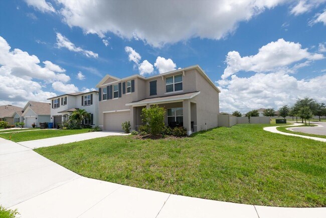 Building Photo - Available now in Wimauma | Spacious 5BR Home with 2,600+ Sqft