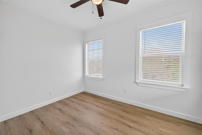 Building Photo - 2202 Hutchins St