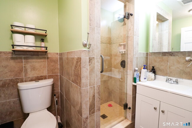 Building Photo - 63 Home Ave