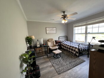 Building Photo - Spacious 3BR+ with fully fenced in backyard