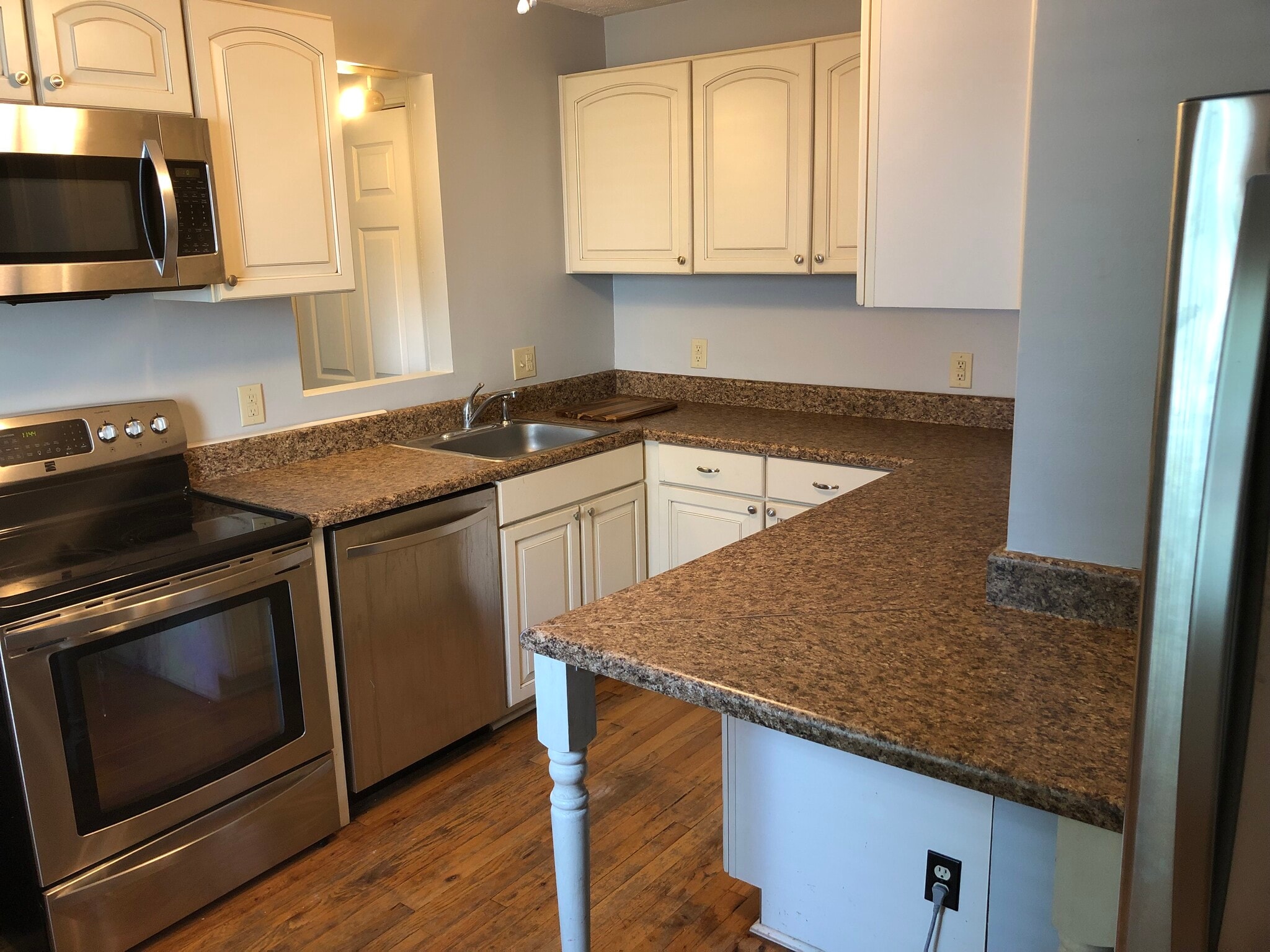 Kitchen - 4920 Myrtle St