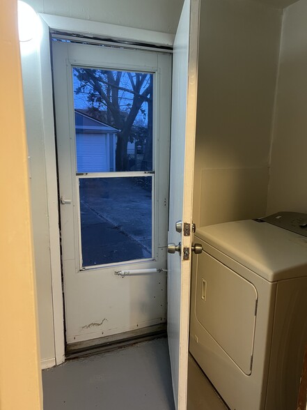 Building Photo - 11055 Chapp Ave