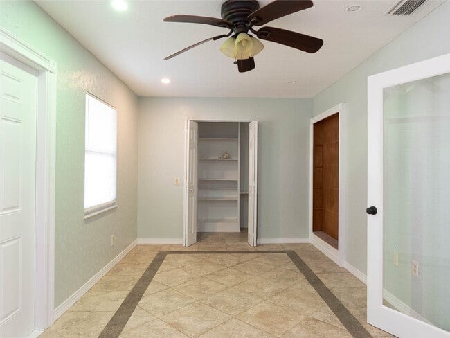 Building Photo - MOVE IN WITH ZERO DEPOSIT - UPDATED 3 BEDROOM HOME IN VENICE