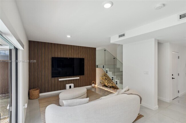 Building Photo - 1396 NW 3rd St