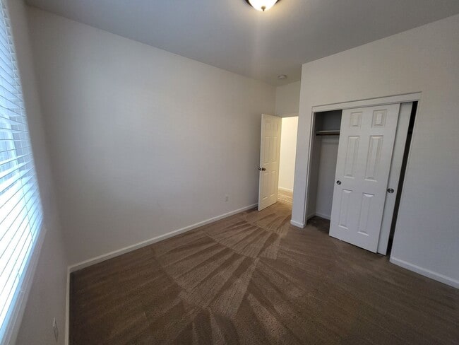Building Photo - 141 Catlin St