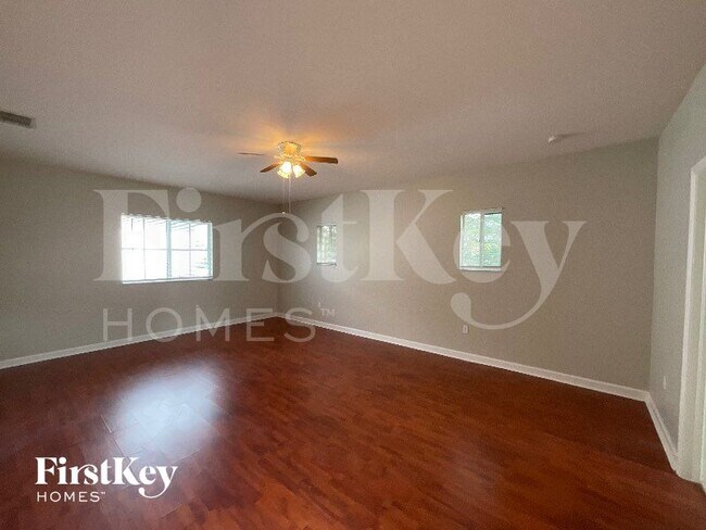 Building Photo - 377 NE 29th Terrace